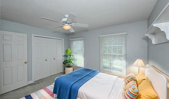 990 Whisperwood Ln, Aurora, OH 44202