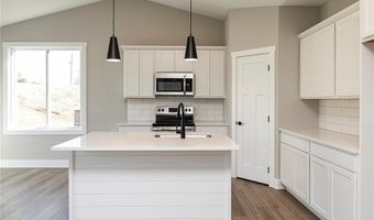 529 Meadows Ct, Polk City, IA 50226