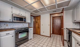 3208 California Ave, Chickasha, OK 73018