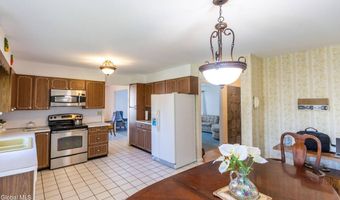8 Sawyer Pl, Albany, NY 12208