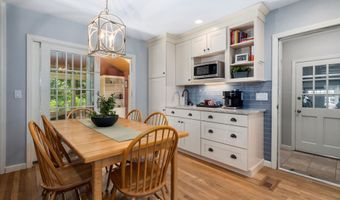 10 Buttonwood Rd, Bedford, NH 03110