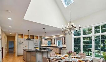 16 Hillside Rd, Cumberland, RI 02864