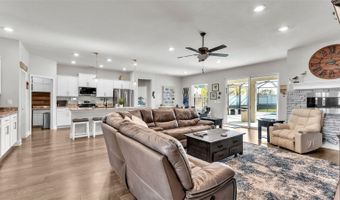 241 WALKERS POINT Dr, Auburndale, FL 33823