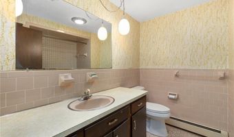 49 Magnolia Ln, Coventry, RI 02816
