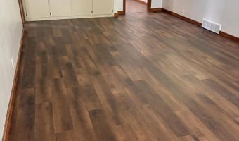 417 S Lincoln Ave, Aurora, MO 65605