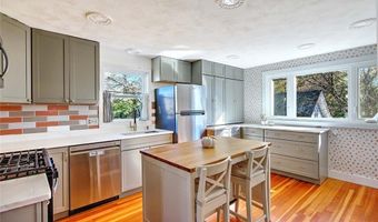 93 Narragansett Ave, East Providence, RI 02915