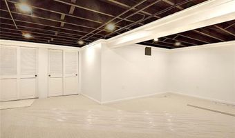 1 Cheshire Dr, Barrington, RI 02806
