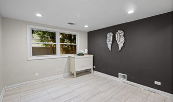 219 W Appletree Ln, Arlington Heights, IL 60004