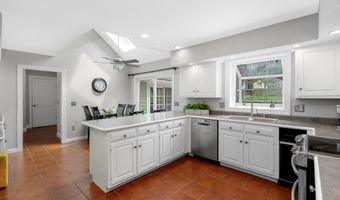 3 Chickadee Ct, Bedford, NH 03110