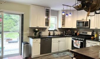 28 Westwood Dr, Bayville, NJ 08721