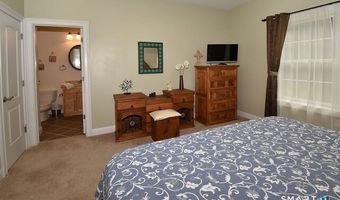 5 Biltmore Ct, Avon, CT 06001