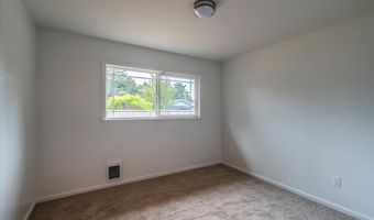 950 NE 1ST St, Bandon, OR 97411