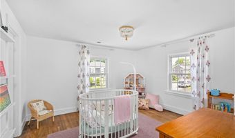 24 Huntington Dr, East Providence, RI 02916