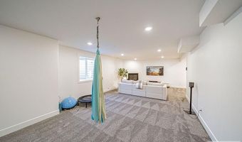 576 Hollow Dr, Ammon, ID 83401