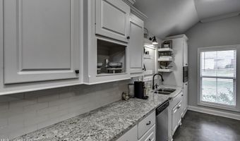 730 Sawgrass Lakes Dr, Brandon, MS 39042