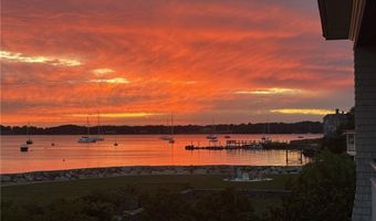 9 Hope St, Bristol, RI 02809