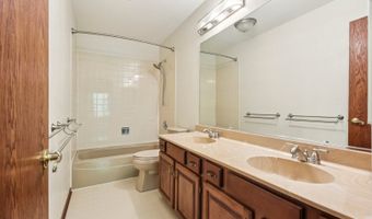 761 Mayfair Ln, Algonquin, IL 60102