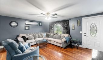 64 Deerfield Dr, Warwick, RI 02886