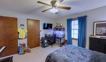 920 Highland Dr, Arkansas City, KS 67005