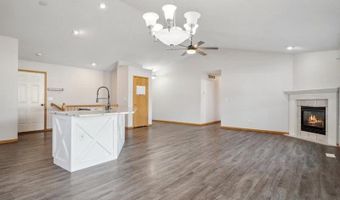 1415 Deerfield Dr, North Liberty, IA 52317