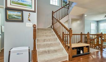 25066 CROXLEY GREEN Sq, Aldie, VA 20105
