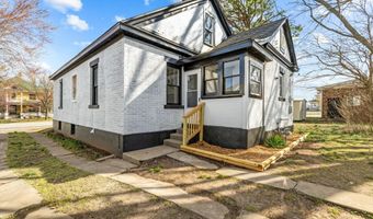 110 W Locust St, Aurora, MO 65605