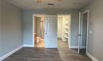 8 Linden St, Bristol, RI 02809