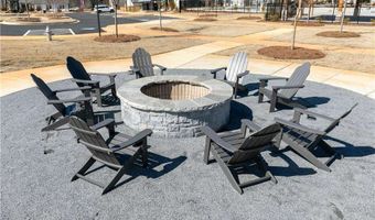821 York, Acworth, GA 30102