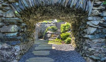 294 Ocean Ave, Newport, RI 02840