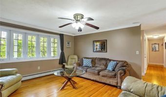 4 Johnson Ct, Bristol, RI 02809
