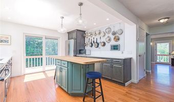 25 Spanker St, Jamestown, RI 02835