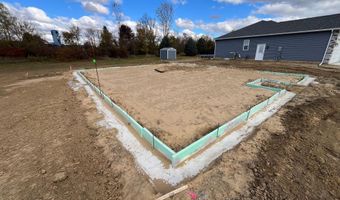 2008 Green Acres Dr, Adrian, MI 49221