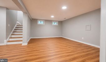 7302 IVYCREST Pl, Annandale, VA 22003