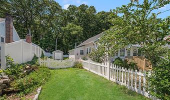 69 Overlook Dr, Warwick, RI 02818