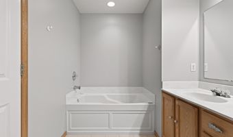 6524 154th St W 107, Apple Valley, MN 55124
