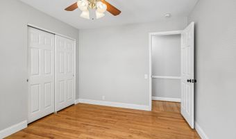 318 Algonquin Dr, Ballwin, MO 63011