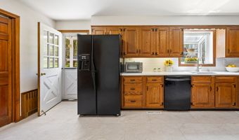 111 Lebanon Rd, Bethany, CT 06524