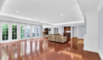 41 Marlpit Pl, Middletown, NJ 07748