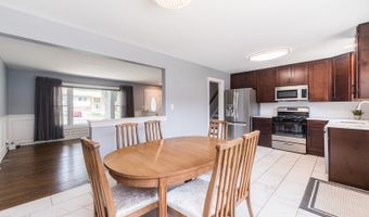 7 N Lincoln Ave, Addison, IL 60101