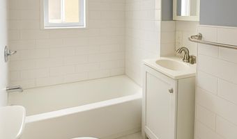 125 W 54TH St 2R, Bayonne, NJ 07002