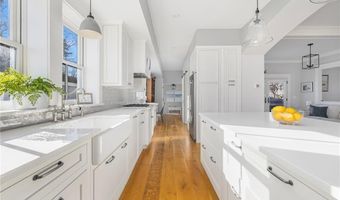 131 Eustis Ave, Newport, RI 02840