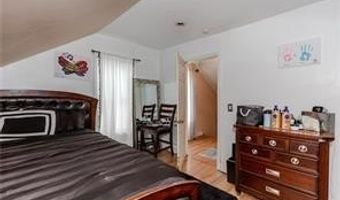 825 Douglas Ave, Providence, RI 02908