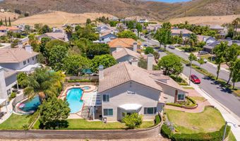 5801 Middle Crest Dr, Agoura Hills, CA 91301