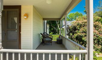 21 Elm St, Belfast, ME 04915