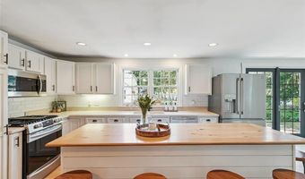 15 Birchwood Dr, Cumberland, RI 02864
