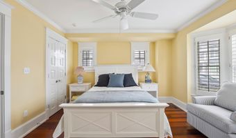 73 E 25th St, Avalon, NJ 08202