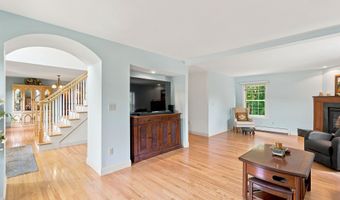 40 Lakewood Dr, Alton, NH 03810