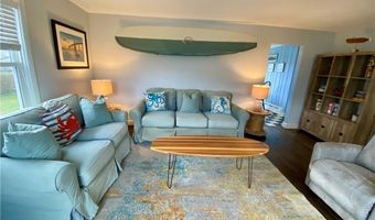 182 Newport Ave, Middletown, RI 02842
