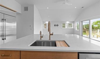 76 Warren Ave, Middletown, RI 02842