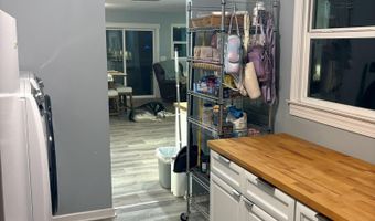 710 Hildebrand Dr, Bonneau, SC 29431